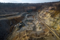 Thỏa thuận khoáng sản: Tín hiệu gửi tới Nga, Mỹ có lợi ích kinh tế ở Ukraine