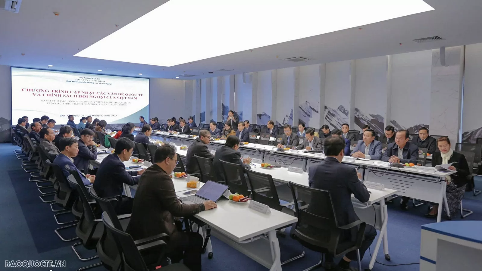 Chương trình ‘Cập nhật các vấn đề quốc tế và chính sách đối ngoại Việt Nam’ dành cho các lãnh đạo quản lý Chương trình ‘Cập nhật các vấn đề quốc tế và chính sách đối ngoại Việt Nam’ dành cho các lãnh đạo quản lý