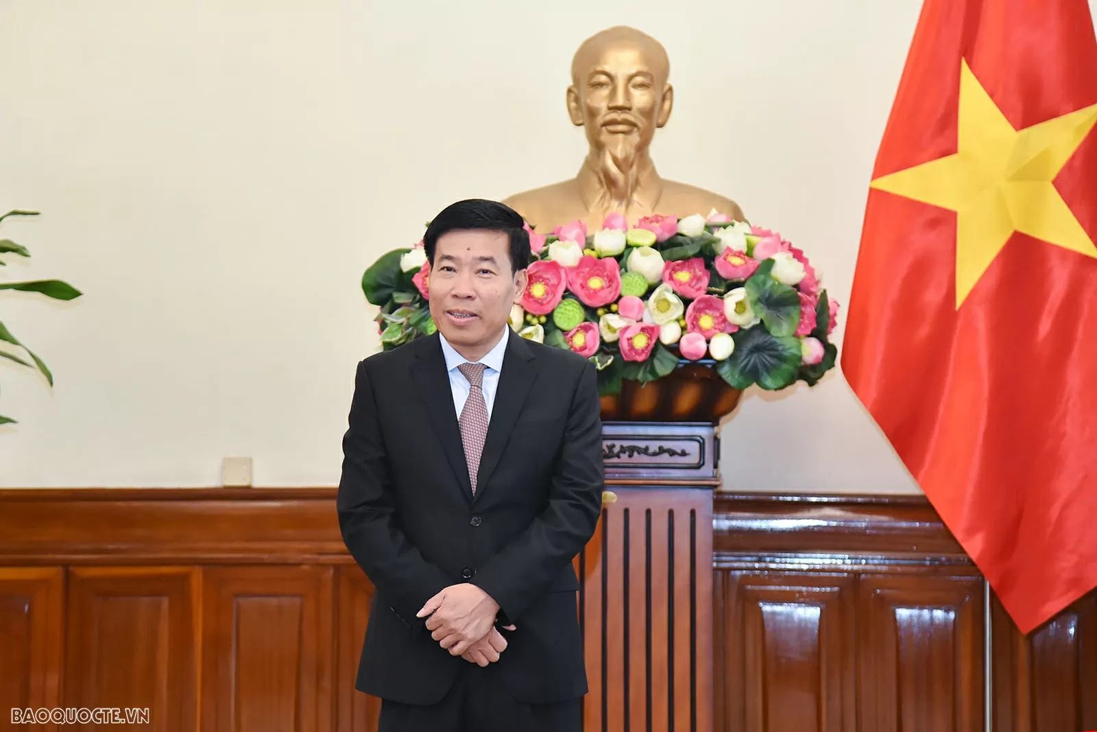 Phó Thủ tướng, Bộ trưởng Ngoại giao Bùi Thanh Sơn trao quyết định bổ nhiệm 3 Thứ trưởng Ngoại giao Phó Thủ tướng, Bộ trưởng Ngoại giao Bùi Thanh Sơn trao quyết định bổ nhiệm 3 Thứ trưởng Ngoại giao