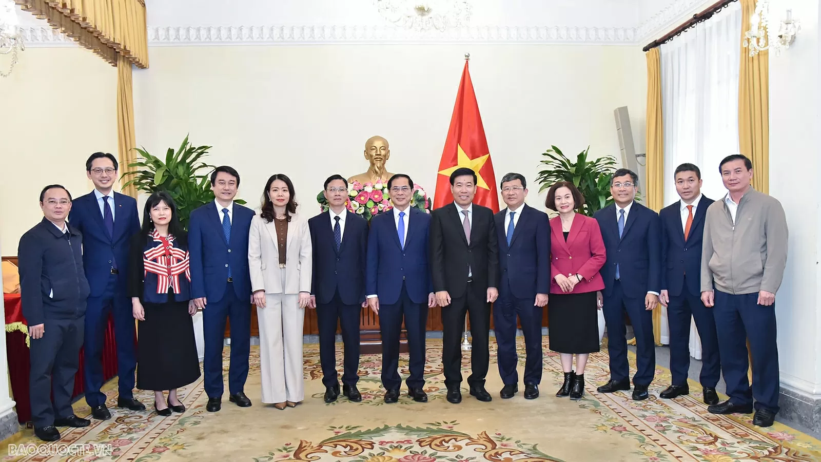 Phó Thủ tướng, Bộ trưởng Ngoại giao Bùi Thanh Sơn trao quyết định bổ nhiệm 3 Thứ trưởng Ngoại giao Phó Thủ tướng, Bộ trưởng Ngoại giao Bùi Thanh Sơn trao quyết định bổ nhiệm 3 Thứ trưởng Ngoại giao