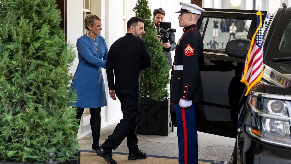 Mỹ muốn Tổng thống Ukraine Zelensky xin lỗi công khai để hàn gắn quan hệ