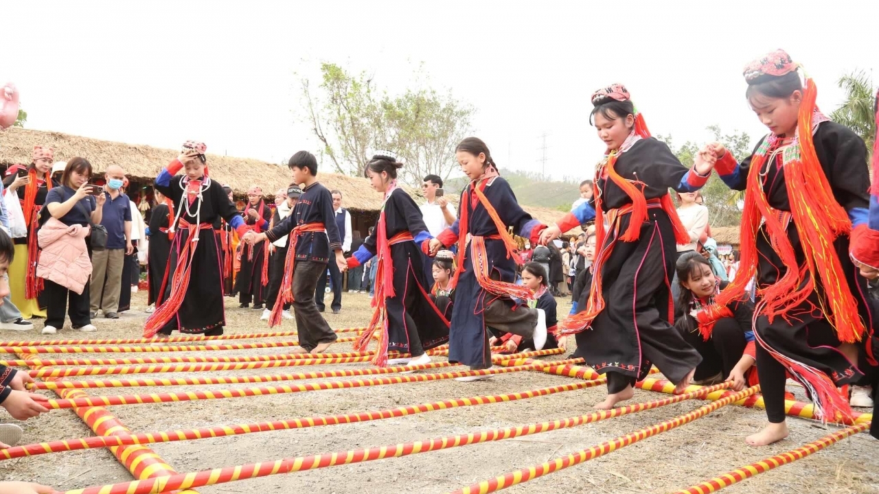 Rộn ràng Hội làng Bằng Cả ở TP. Hạ Long, Quảng Ninh