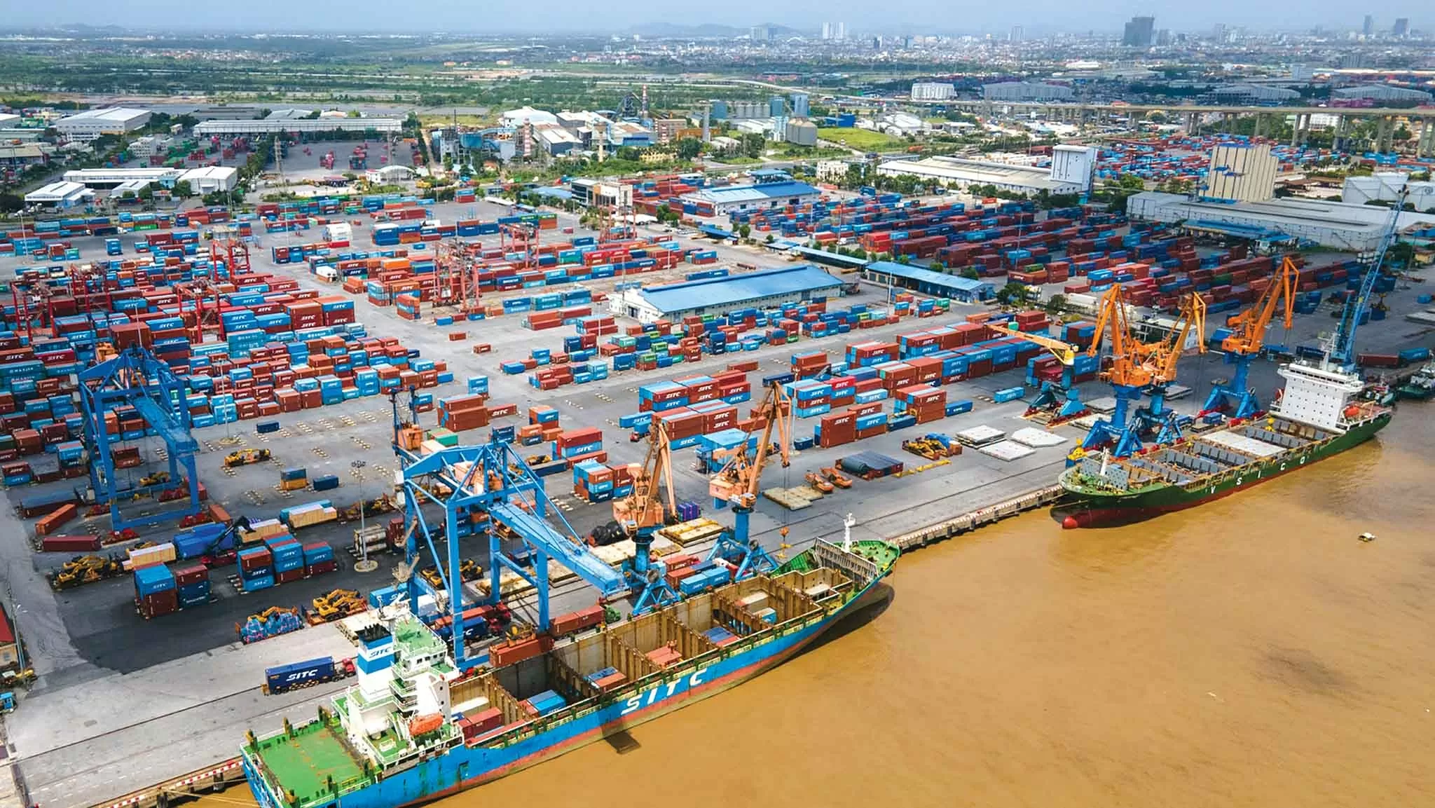 Thứ trưởng Bộ Công Thương: Chưa vội bàn tới câu chuyện điều chỉnh mục tiêu tăng trưởng xuất khẩu