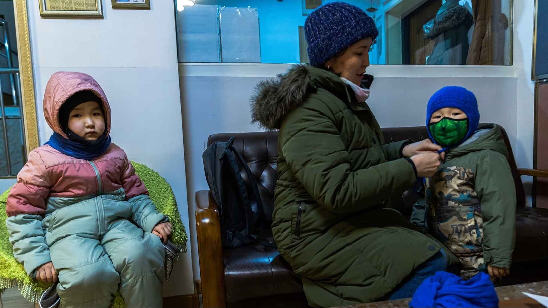 Gánh nặng của ‘bảo mẫu’ không lương