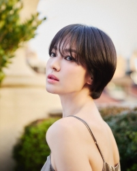 Song Hye Kyo thưởng thức món ăn 'độc lạ' ở Italy