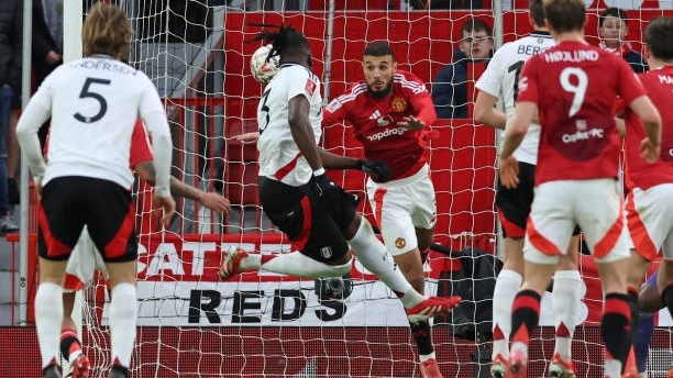 MU chống phạt góc tệ nhất Ngoại hạng Anh