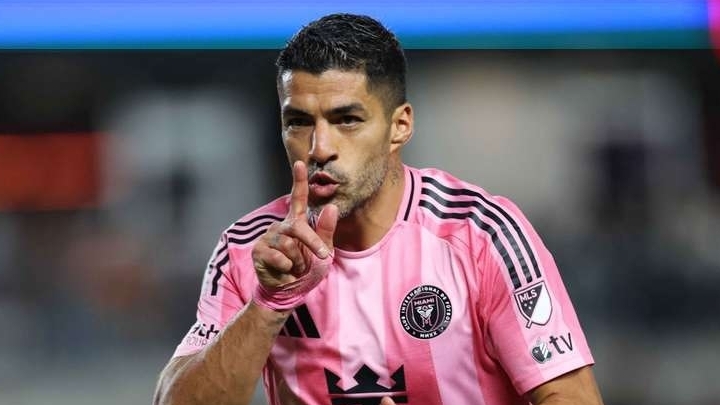 Tiền đạo Luis Suarez solo ghi bàn tuyệt đẹp, kiến tạo 3 lần