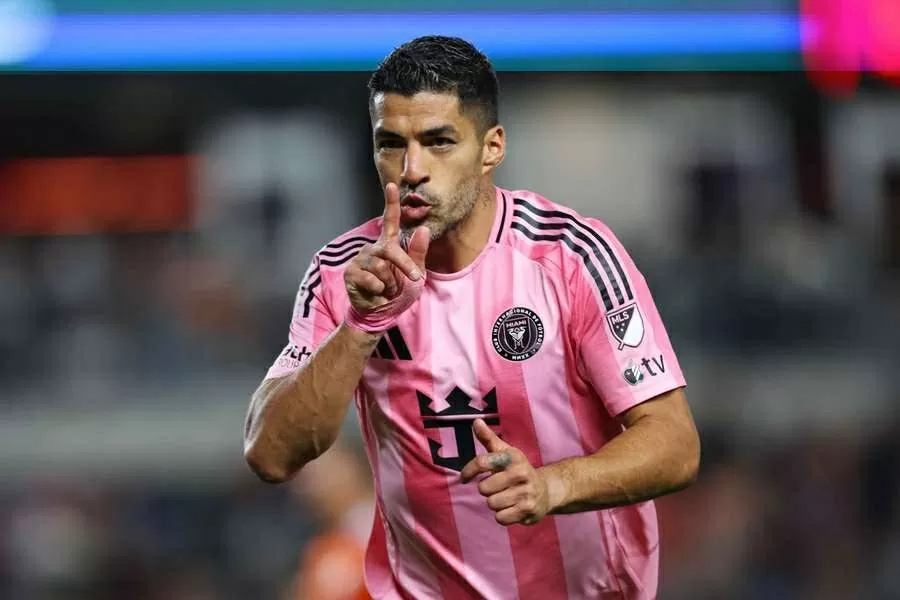 Tiền đạo Luis Suarez solo ghi bàn tuyệt đẹp, kiến tạo 3 lần Tiền đạo Luis Suarez solo ghi bàn tuyệt đẹp, kiến tạo 3 lần