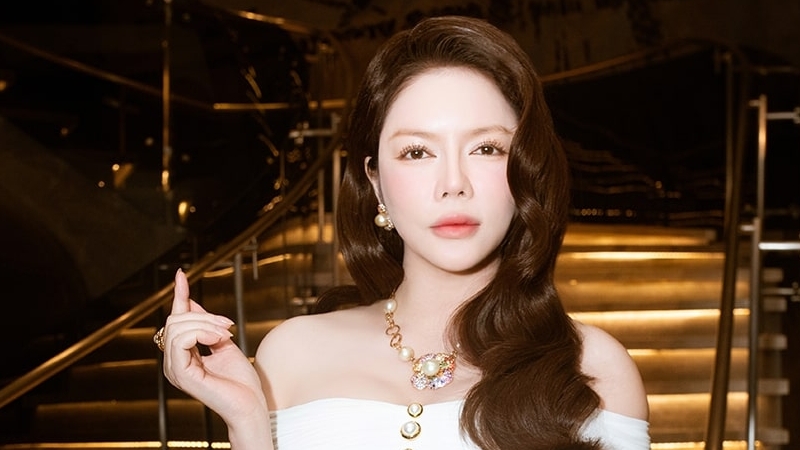 Lý Nhã Kỳ sang trọng, tỏa sáng khi 'dát' kim cương dự sự kiện