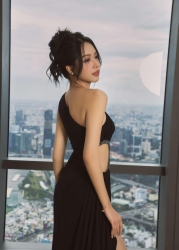 Hoa hậu Thanh Thủy mặc gợi cảm