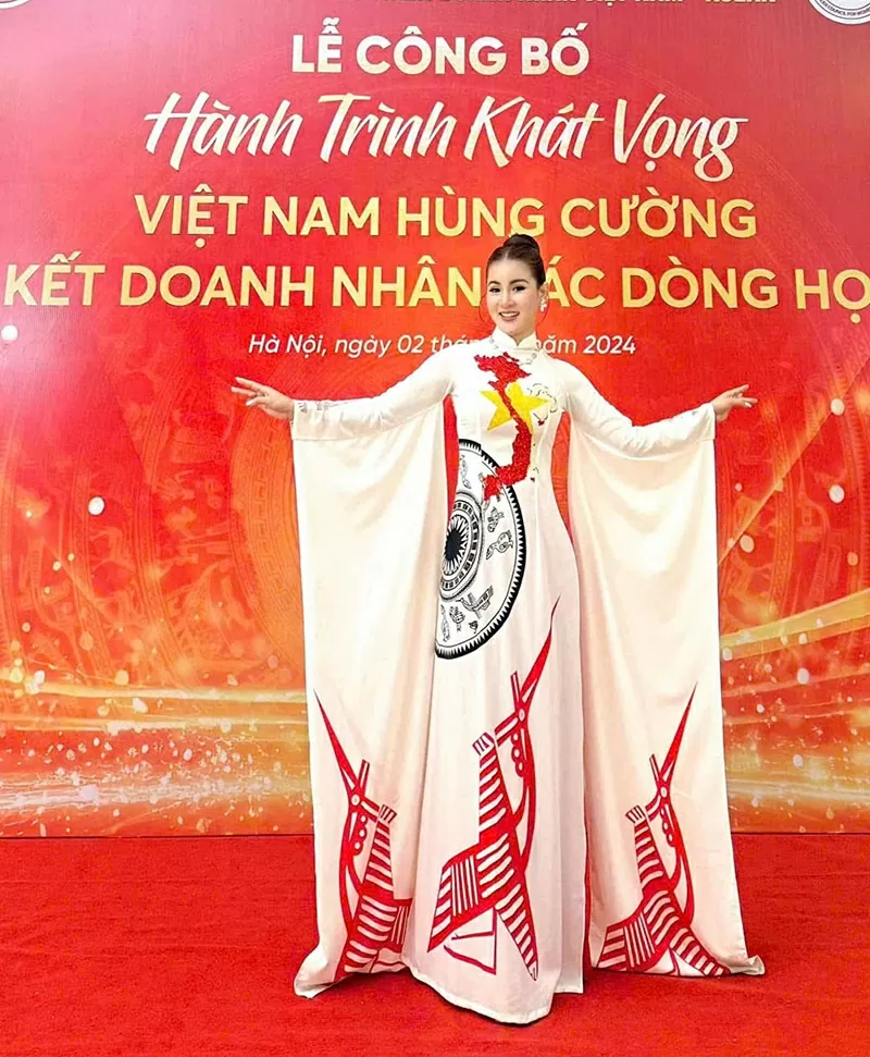 Hoa hậu doanh nhân Hồ Như Quỳnh tham dự Lễ công bố “Hành trình khát vọng Việt Nam hùng cường đại đoàn kết doanh nhân các dòng họ Việt Nam”. Hoa hậu doanh nhân Hồ Như Quỳnh tham dự Lễ công bố “Hành trình khát vọng Việt Nam hùng cường đại đoàn kết doanh nhân các dòng họ Việt Nam”.