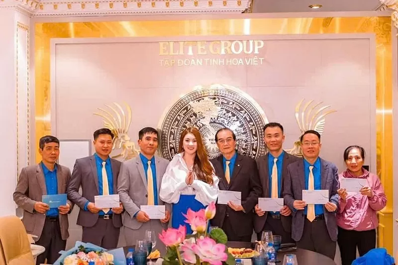 Không dừng lại ở việc phát triển doanh nghiệp, Hoa hậu Doanh nhân Hồ Như Quỳnh còn là một người phụ nữ giàu lòng nhân ái, luôn coi trách nhiệm xã hội là một phần không thể thiếu trong hành trình phát triển của bản thân. Không dừng lại ở việc phát triển doanh nghiệp, Hoa hậu Doanh nhân Hồ Như Quỳnh còn là một người phụ nữ giàu lòng nhân ái, luôn coi trách nhiệm xã hội là một phần không thể thiếu trong hành trình phát triển của bản thân.