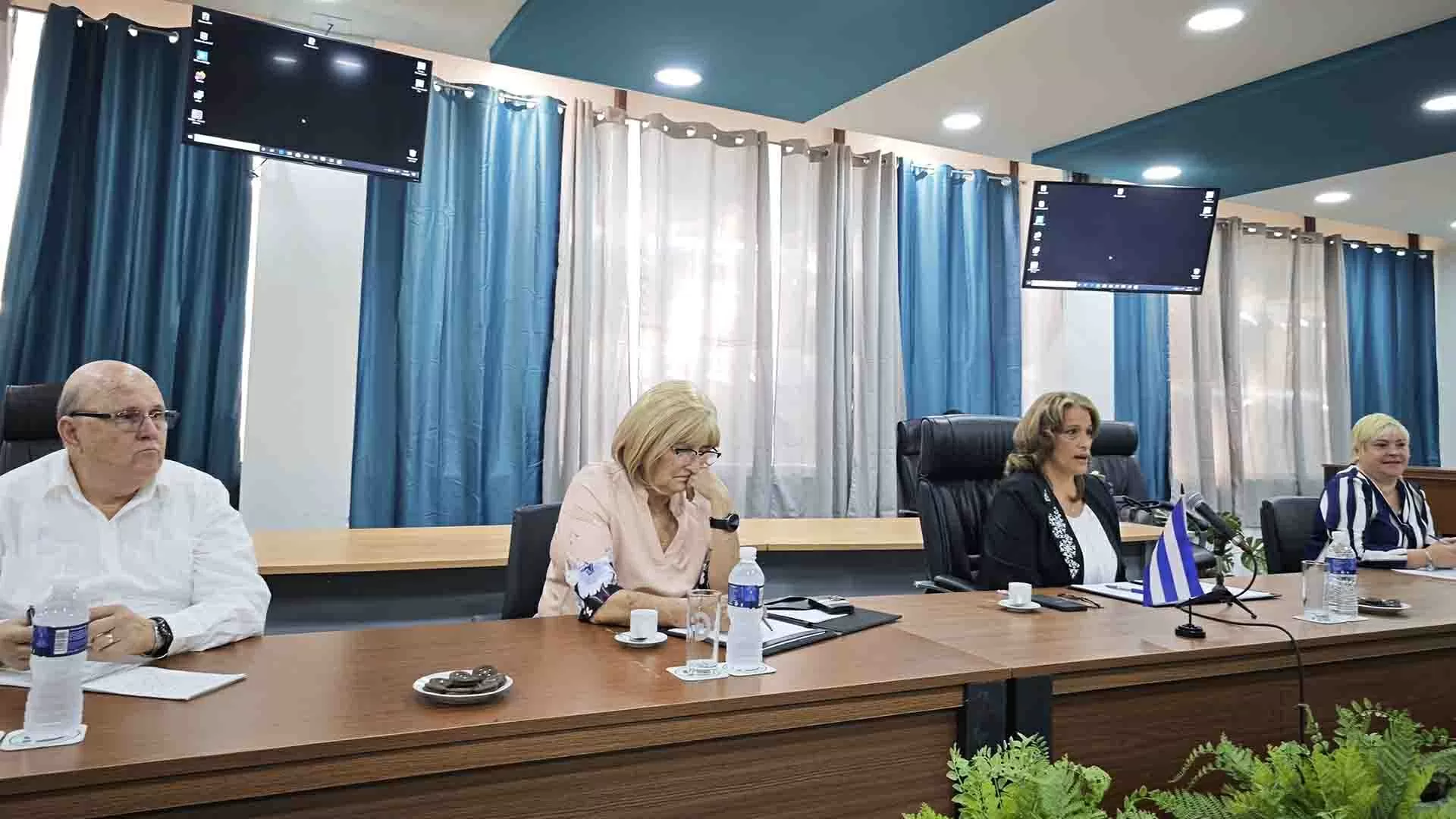 Đại sứ quán Việt Nam làm việc với Bộ Nội thương Cuba, thúc đẩy hợp tác kinh tế song phương Đại sứ quán Việt Nam làm việc với Bộ Nội thương Cuba, thúc đẩy hợp tác kinh tế song phương