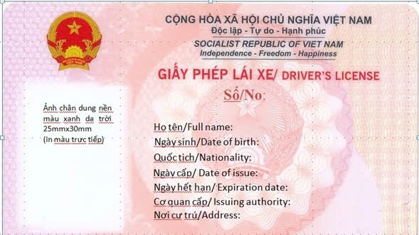 Từ ngày 1/3/2025, có bắt buộc đổi giấy phép lái xe theo mẫu mới không?