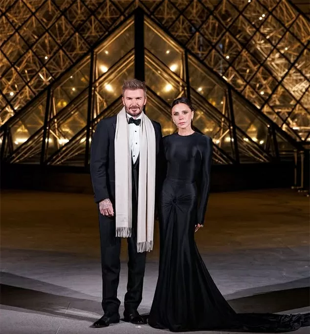 Hình ảnh vợ chồng cựu danh thủ David Beckham sang trọng dự tiệc tối Tuần lễ thời trang Paris 2025 Hình ảnh vợ chồng cựu danh thủ David Beckham sang trọng dự tiệc tối Tuần lễ thời trang Paris 2025
