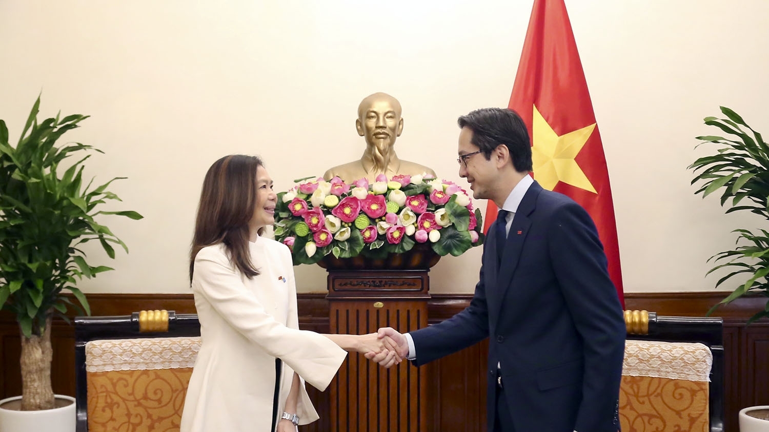 Thứ trưởng Ngoại giao Đỗ Hùng Việt tiếp Điều phối viên Liên hợp quốc tại Việt Nam