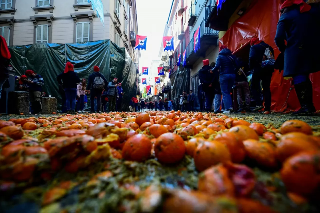 Lễ hội ném cam náo nhiệt ở Italy