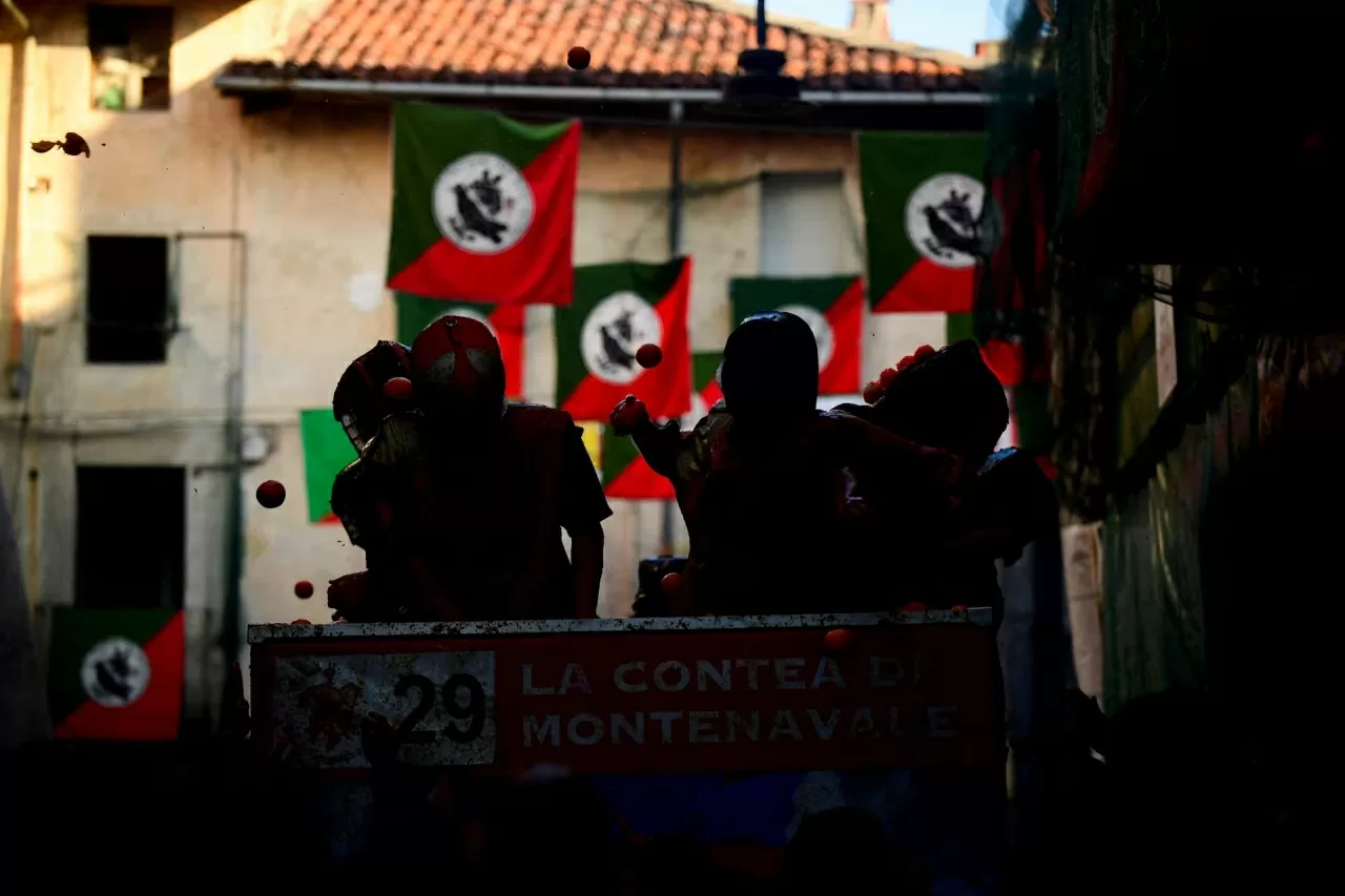 Lễ hội ném cam náo nhiệt ở Italy