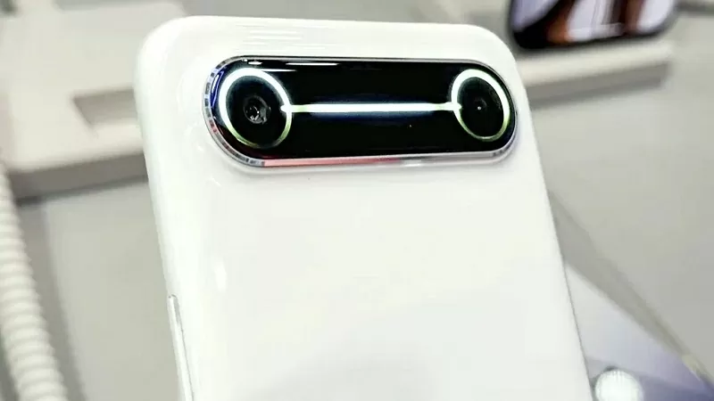 Cận cảnh cụm camera kép trên điện thoại Spark Slim Cận cảnh cụm camera kép trên điện thoại Spark Slim