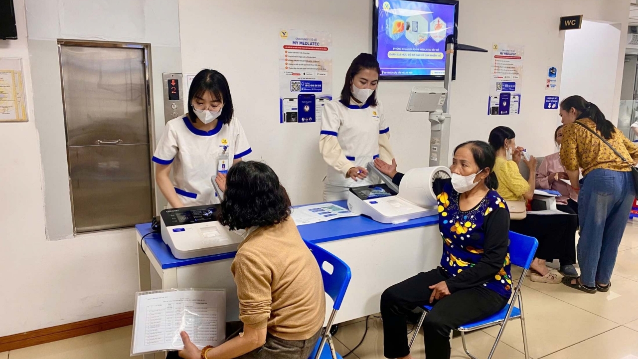 Phụ nữ Hà Nội nhận món quà sức khỏe đặc biệt từ Đại sứ quán Israel tại Việt Nam