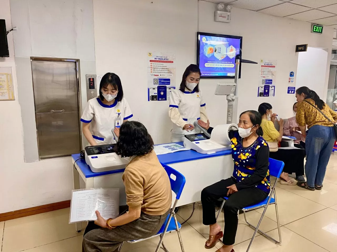 Phụ nữ Hà Nội nhận món quà sức khỏe vô giá từ Đại sứ quán Israel Phụ nữ Hà Nội nhận món quà sức khỏe vô giá từ Đại sứ quán Israel