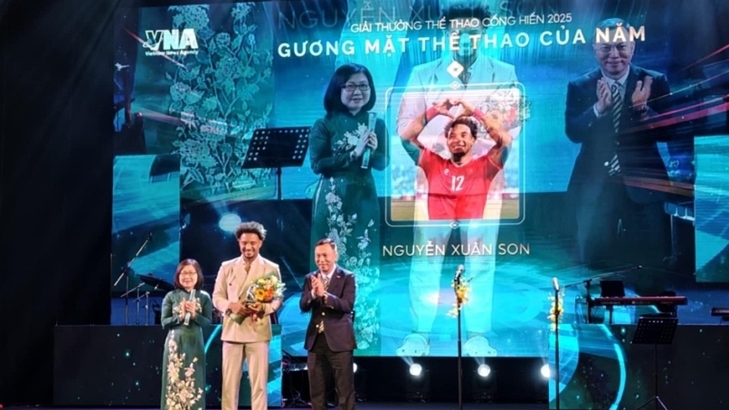 Hình ảnh tiền đạo Xuân Son dự lễ trao giải vinh danh các nghệ sĩ, vận động viên xuất sắc