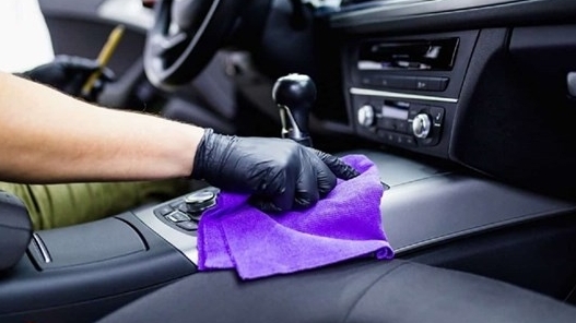 Cách xử lý đơn giản nội thất ô tô ẩm mốc