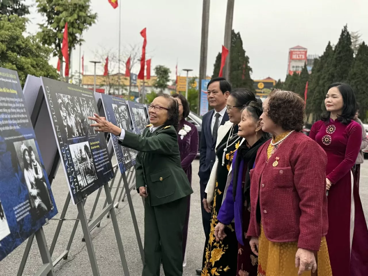 Hội thảo ‘Phong trào Phụ nữ Ba đảm đang - Giá trị lịch sử và thời đại’ Hội thảo ‘Phong trào Phụ nữ Ba đảm đang - Giá trị lịch sử và thời đại’