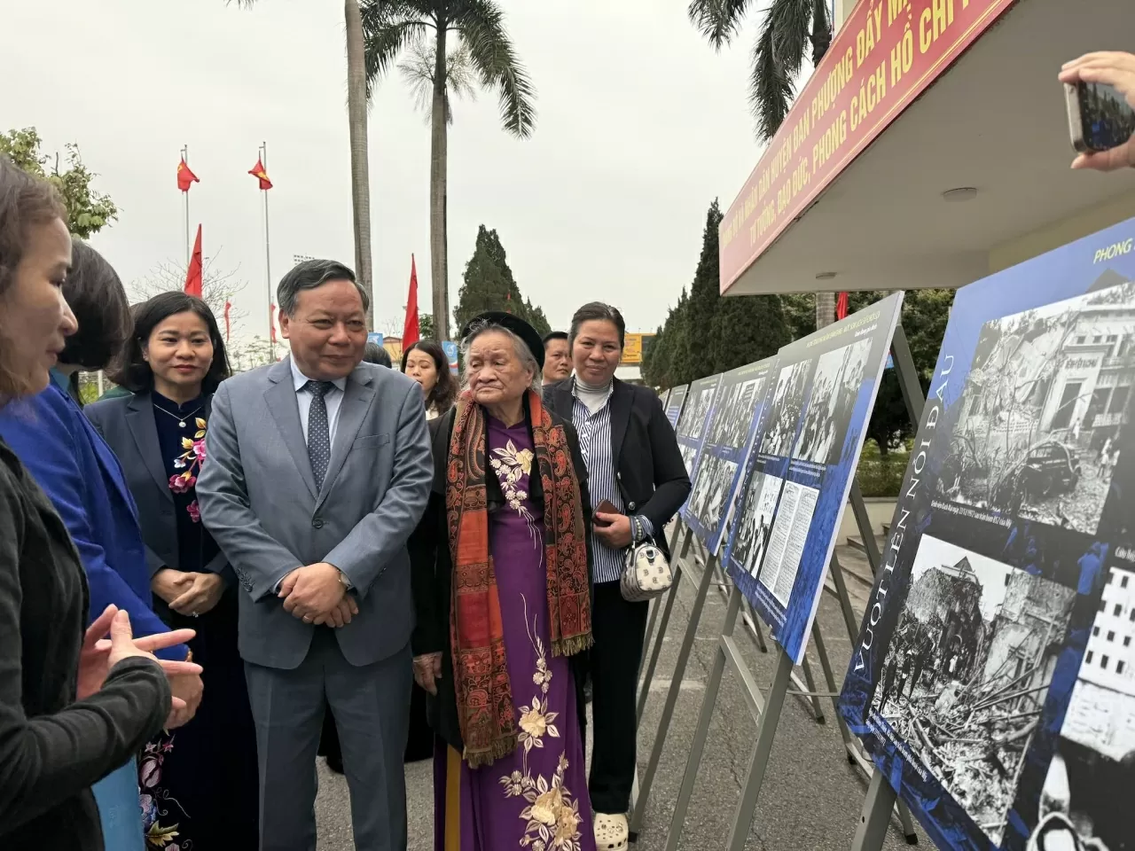 Hội thảo ‘Phong trào Phụ nữ Ba đảm đang - Giá trị lịch sử và thời đại’ Hội thảo ‘Phong trào Phụ nữ Ba đảm đang - Giá trị lịch sử và thời đại’