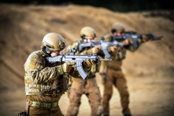 Điểm tin thế giới sáng 7/3: Trung Quốc 'chiến đấu đến cùng' với Mỹ, Anh dỡ lệnh phong tỏa Syria, châu Âu bàn răn đe hạt nhân