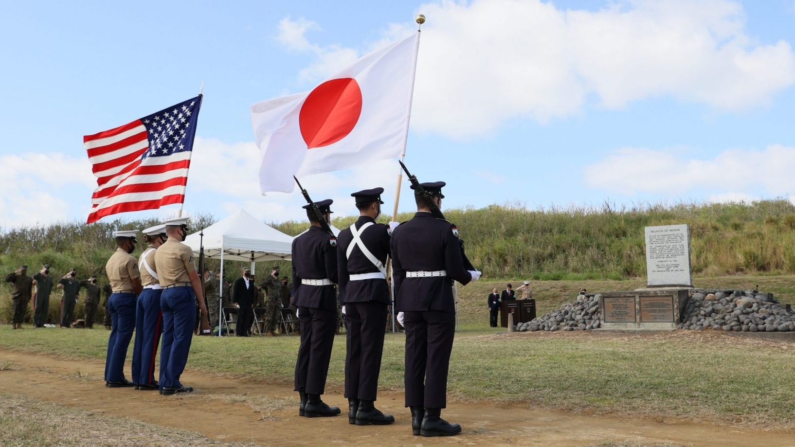 Một đồng minh Đông Bắc Á cũng khó tránh sự phàn nàn của Tổng thống Mỹ Donald Trump, Nhật Bản vội lên tiếng thể hiện rõ thái độ