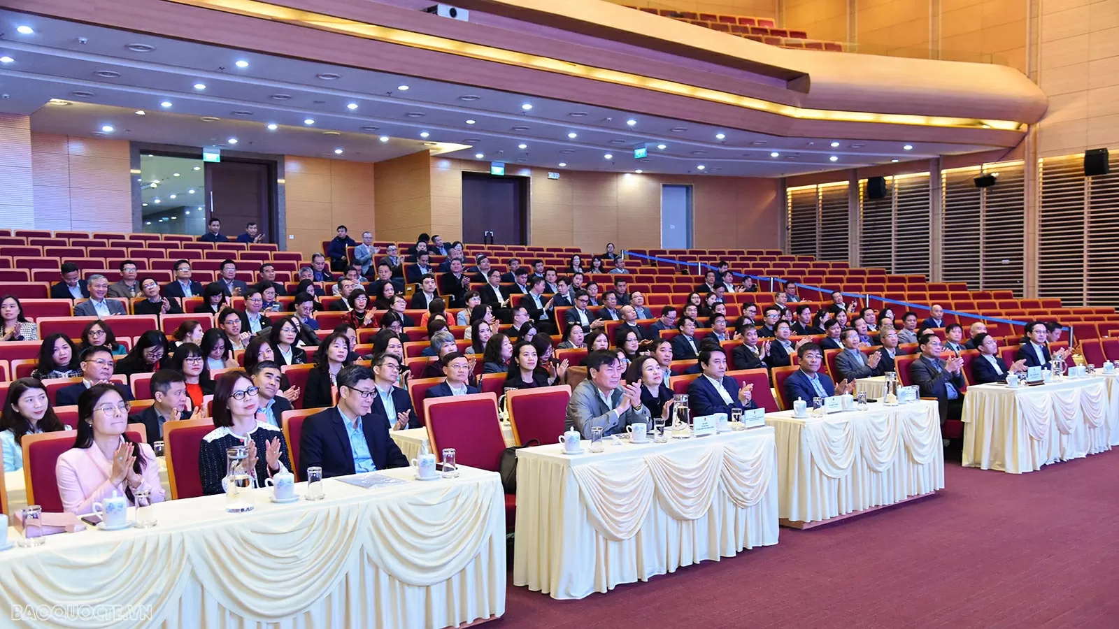 Phó Thủ tướng, Bộ trưởng Bùi Thanh Sơn chủ trì Hội nghị công bố các quyết định về công tác cán bộ của Bộ Ngoại giao Phó Thủ tướng, Bộ trưởng Bùi Thanh Sơn chủ trì Hội nghị công bố các quyết định về công tác cán bộ của Bộ Ngoại giao