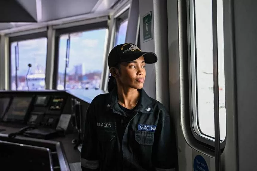 Khi 'thiên thần' thay thế vũ khí - cách Philippines hạ nhiệt những căng thẳng trong các cuộc 'chạm trán' trên Biển Đông Khi 'thiên thần' thay thế vũ khí - cách Philippines hạ nhiệt những căng thẳng trong các cuộc 'chạm trán' trên Biển Đông