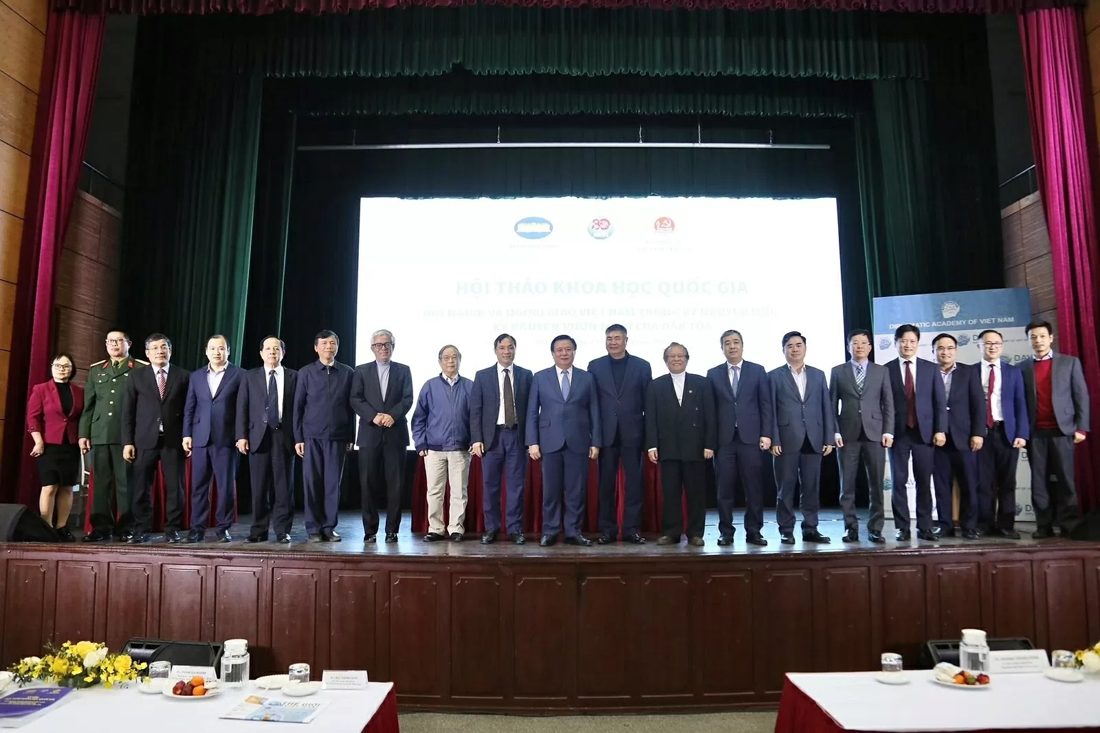 Đối ngoại phải toàn diện, tiên phong, kiến tạo cơ hội mới, phục vụ đắc lực cho các đột phá chiến lược của đất nước trong kỷ nguyên mới Đối ngoại phải toàn diện, tiên phong, kiến tạo cơ hội mới, phục vụ đắc lực cho các đột phá chiến lược của đất nước trong kỷ nguyên mới