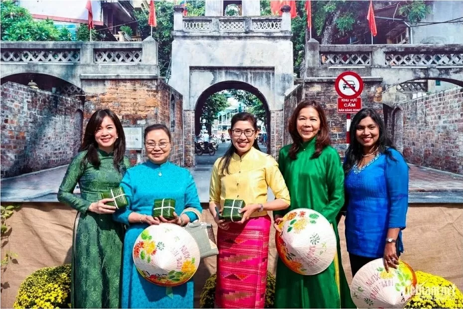 Để phụ nữ tham gia và dẫn đầu kỷ nguyên số Để phụ nữ tham gia và dẫn đầu kỷ nguyên số