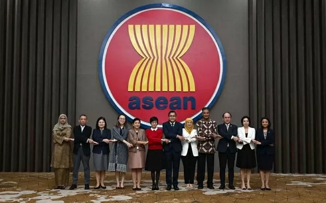 Việt Nam-ASEAN cùng hướng tới xây dựng Cộng đồng thịnh vượng và năng động Việt Nam-ASEAN cùng hướng tới xây dựng Cộng đồng thịnh vượng và năng động