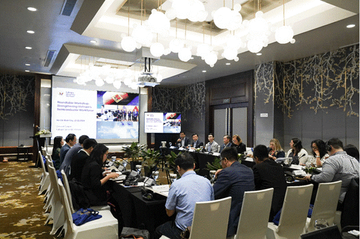 Hội thảo về Bán dẫn với sự tham gia của các đại diện đến từ các bộ ngành, doanh nghiệp và cơ sở giáo dục tại Hà Nội vào tháng 4/2024. Hội thảo về Bán dẫn với sự tham gia của các đại diện đến từ các bộ ngành, doanh nghiệp và cơ sở giáo dục tại Hà Nội vào tháng 4/2024.