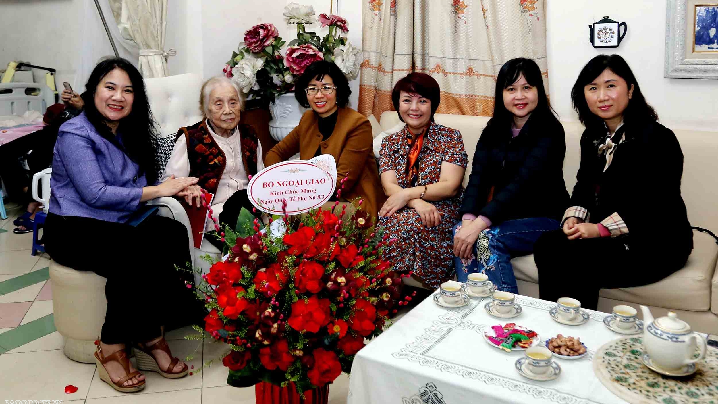 Tri ân thế hệ các nhà ngoại giao nữ nhân kỷ niệm Ngày Quốc tế Phụ nữ 8/3