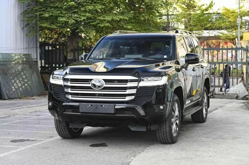 Toyota Land Cruiser được nhập khẩu nguyên chiếc từ Nhật Bản Toyota Land Cruiser được nhập khẩu nguyên chiếc từ Nhật Bản