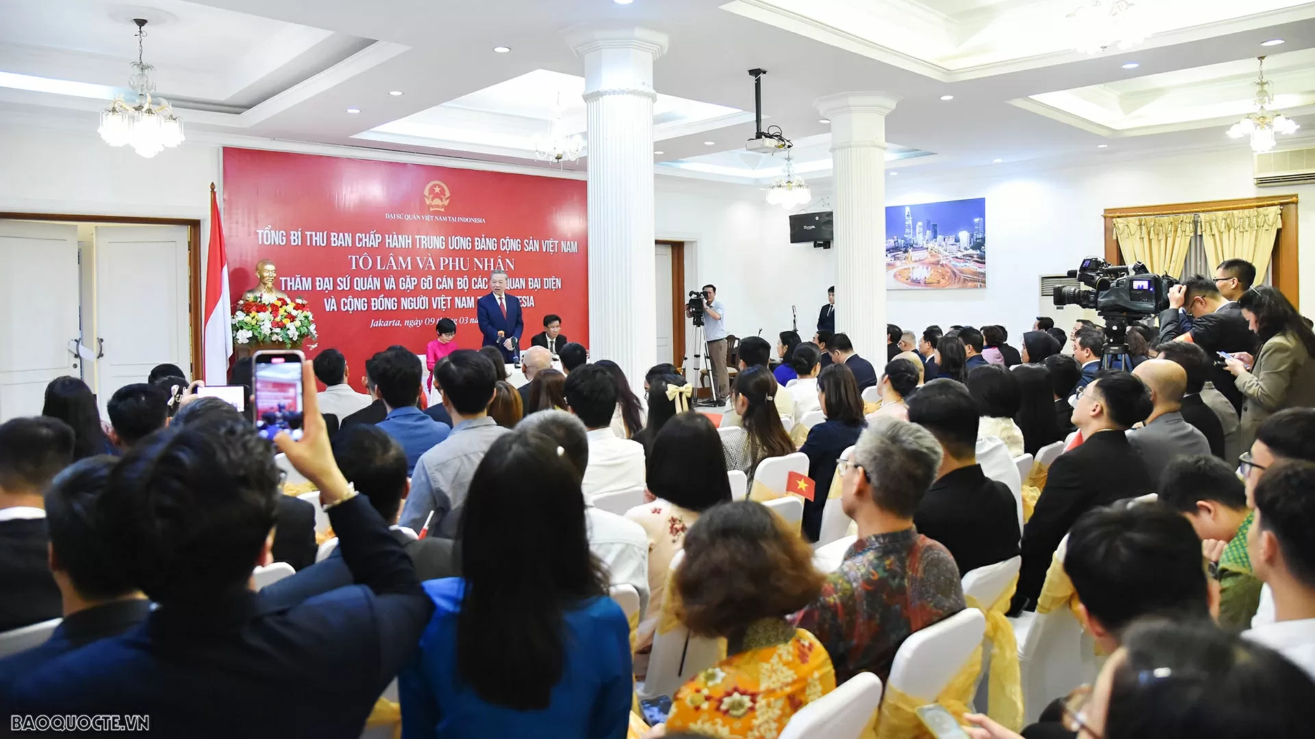 Tổng Bí thư Tô Lâm và Phu nhân thăm Đại sứ quán và gặp gỡ cộng đồng người Việt Nam tại Indonesia