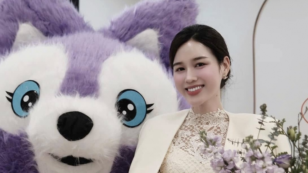 Midu thăng hạng nhan sắc, Hoa hậu Đỗ Thị Hà ngày càng quyến rũ