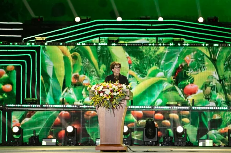 Bà Vanusia Nogueira - Tổng giám đốc Tổ chức Cà phê quốc tế (ICO) xúc động khi lần đầu tiên tham gia lễ hội cà phê Buôn Ma Thuột. Bà Vanusia Nogueira - Tổng giám đốc Tổ chức Cà phê quốc tế (ICO) xúc động khi lần đầu tiên tham gia lễ hội cà phê Buôn Ma Thuột.