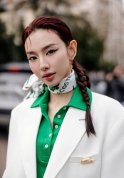 Hoa hậu Thùy Tiên nổi bật trên thảm đỏ, ca sĩ Chi Pu gợi cảm hút mắt