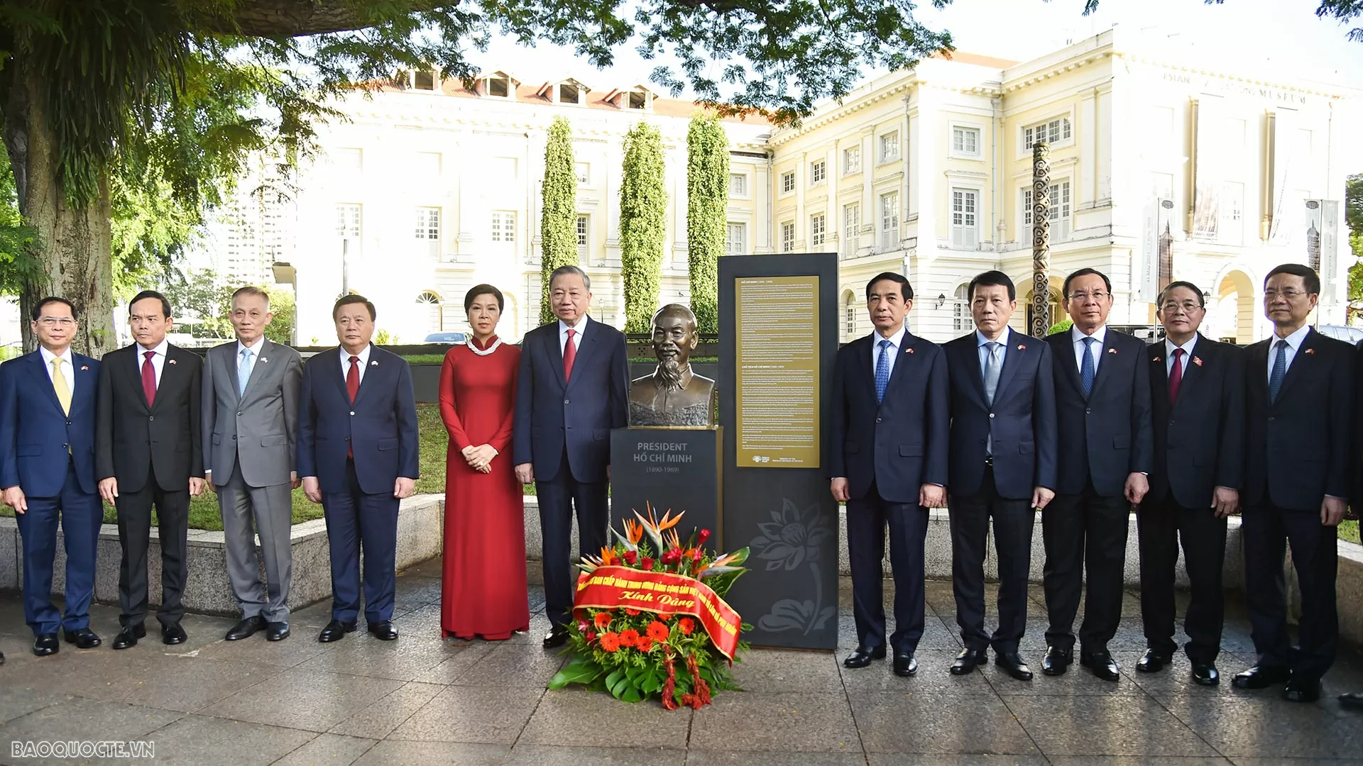 Tổng Bí thư Tô Lâm dâng hoa tưởng niệm Chủ tịch Hồ Chí Minh ở Bảo tàng Văn minh châu Á, Singapore Tổng Bí thư Tô Lâm dâng hoa tưởng niệm Chủ tịch Hồ Chí Minh ở Bảo tàng Văn minh châu Á, Singapore