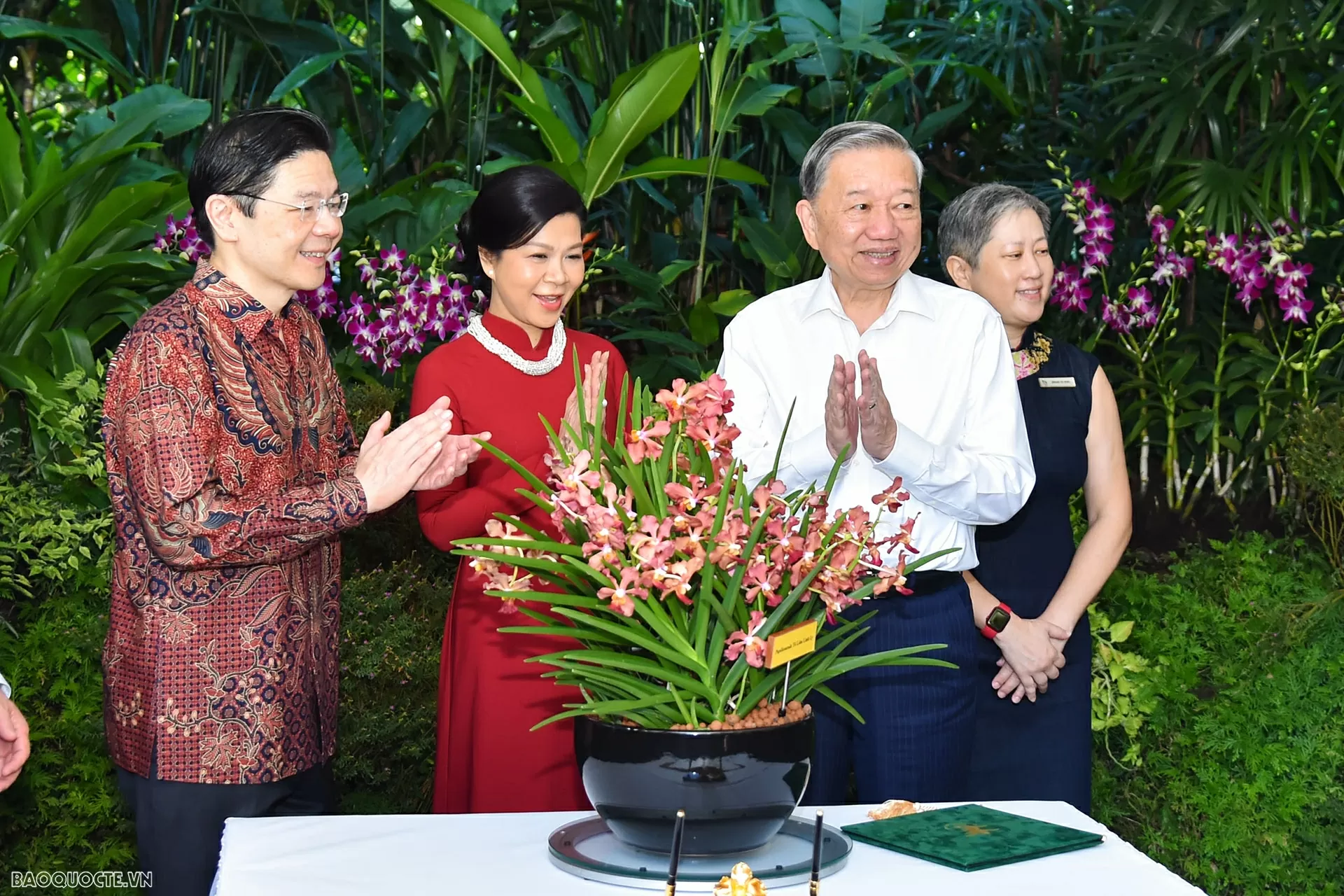 Lễ đặt tên cho hoa phong lan - nghi lễ ngoại giao đặc biệt Singapore dành cho Tổng Bí thư Tô Lâm và Phu nhân Lễ đặt tên cho hoa phong lan - nghi lễ ngoại giao đặc biệt Singapore dành cho Tổng Bí thư Tô Lâm và Phu nhân