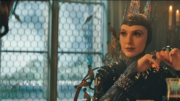 Nhan sắc cực phẩm của Hoa hậu Israel 2004 đóng vai hoàng hậu phim 'Nàng Bạch Tuyết'