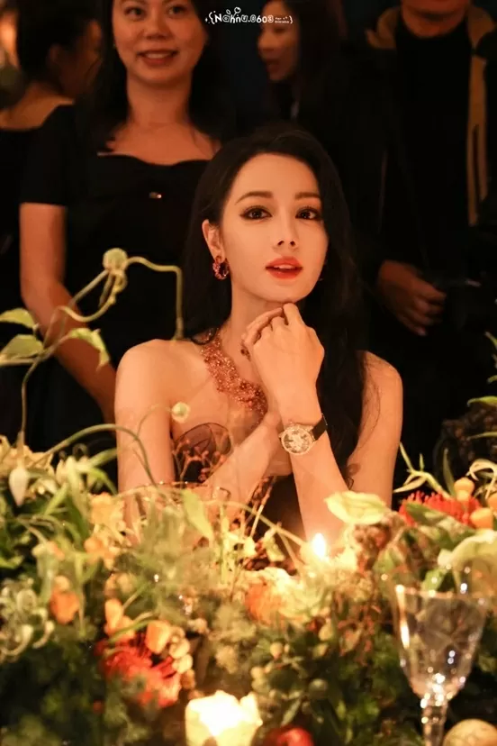 Địch Lệ Nhiệt Ba Địch Lệ Nhiệt Ba