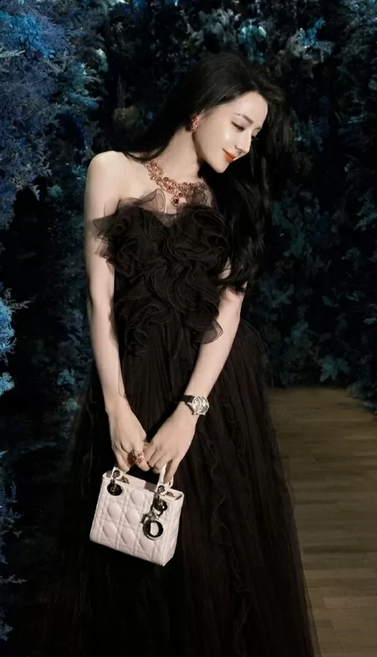 Địch Lệ Nhiệt Ba Địch Lệ Nhiệt Ba