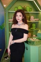 Diễn viên Khả Ngân sang trọng, quyến rũ