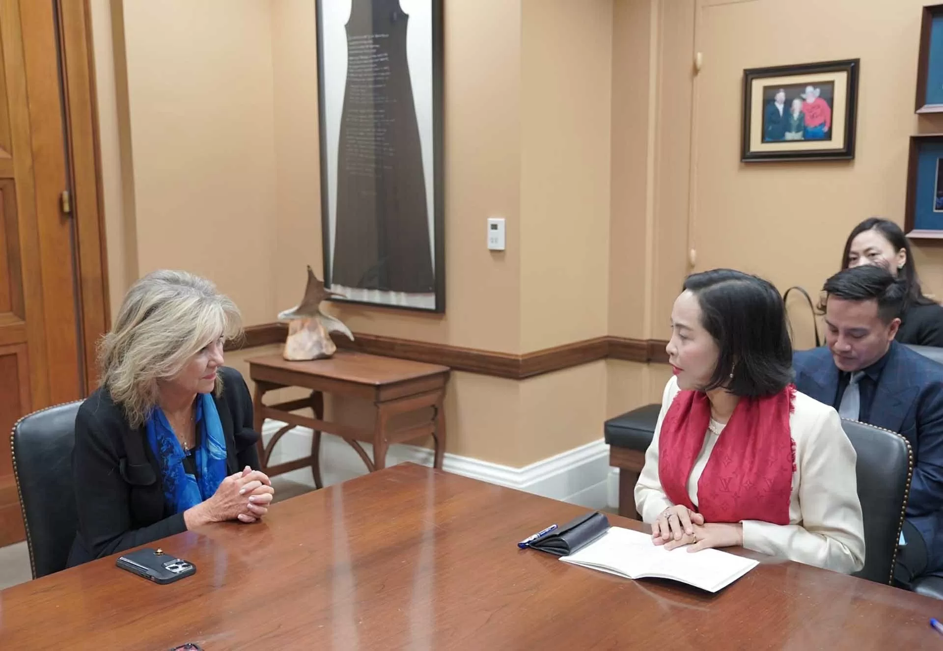 Phó Chủ tịch Quốc hội Nguyễn Thị Thanh gặp và làm việc với các Thượng nghị sĩ Hoa Kỳ Phó Chủ tịch Quốc hội Nguyễn Thị Thanh gặp và làm việc với các Thượng nghị sĩ Hoa Kỳ